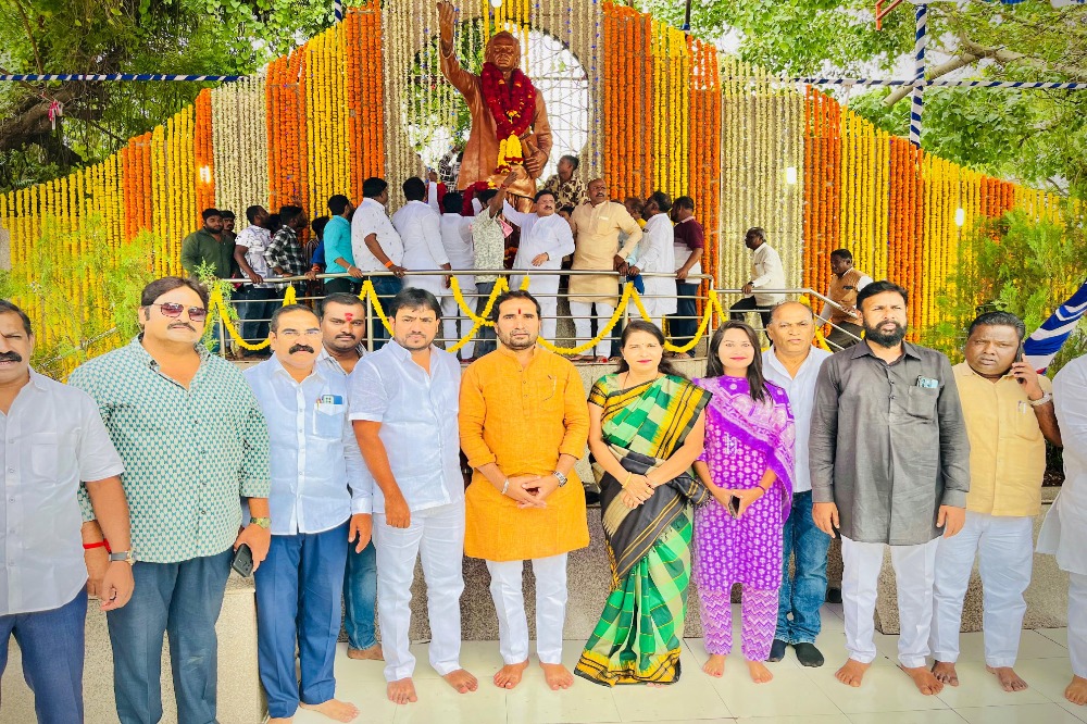 साहित्यरत्न अण्णाभाऊ साठे यांना स्मृतिदिनानिमित्त राष्ट्रवादीच्या वतीने अभिवादन.. 